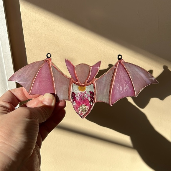 Floral Bat Sun Catcher - Picture 2 of 4